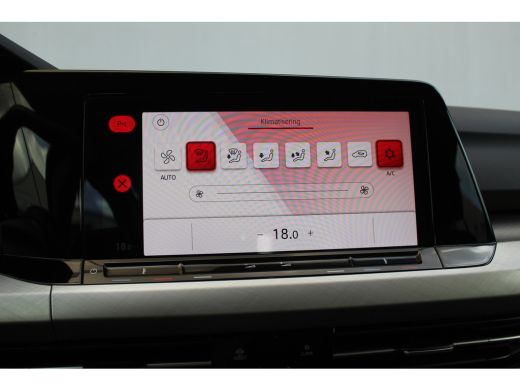 Volkswagen Golf 1.5 eTSI Style | Camera | Carplay | Navi | DAB | Adapt. Cruise | Dodehoek | LED | Sfeerverlichtin... ActivLease financial lease