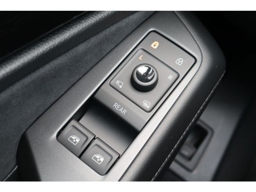 Volkswagen ID.7 Pro Business | Achterbank in ongelijke delen neerklapbaar incl. middenarmsteun en doorlaadmogelij... ActivLease financial lease