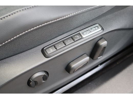 Volkswagen ID.7 Pro Business | Achterbank in ongelijke delen neerklapbaar incl. middenarmsteun en doorlaadmogelij... ActivLease financial lease