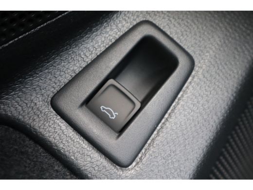 Volkswagen ID.7 Pro Business | Achterbank in ongelijke delen neerklapbaar incl. middenarmsteun en doorlaadmogelij... ActivLease financial lease