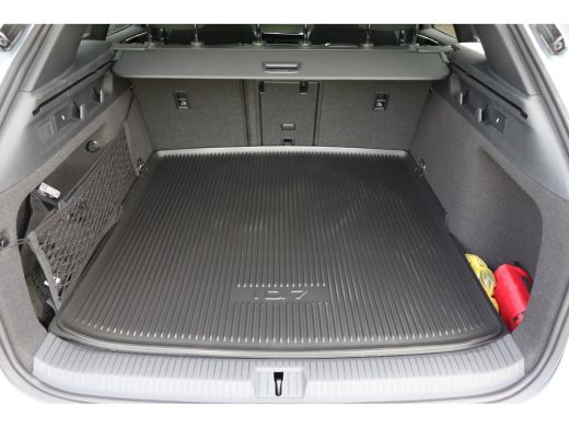 Volkswagen ID.7 Pro Business | Achterbank in ongelijke delen neerklapbaar incl. middenarmsteun en doorlaadmogelij... ActivLease financial lease