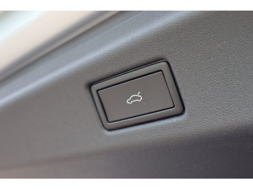Volkswagen ID.7 Pro Business | Achterbank in ongelijke delen neerklapbaar incl. middenarmsteun en doorlaadmogelij... ActivLease financial lease