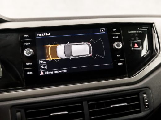Volkswagen Polo 1.0 TSI Sportline (APPLE CARPLAY, GETINT GLAS, PARKEERSENSOREN, SPORTSTOELEN, ADAPTIVE CRUISE, LE... ActivLease financial lease