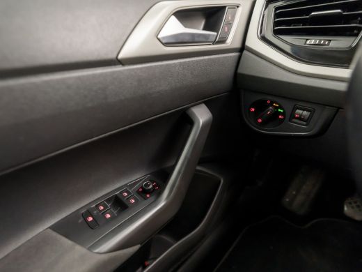 Volkswagen Polo 1.0 TSI Sportline (APPLE CARPLAY, GETINT GLAS, PARKEERSENSOREN, SPORTSTOELEN, ADAPTIVE CRUISE, LE... ActivLease financial lease