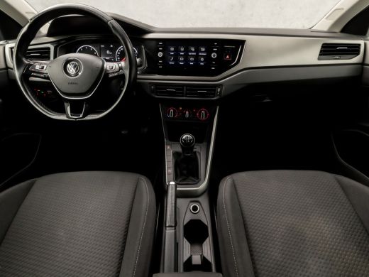 Volkswagen Polo 1.0 TSI Sportline (APPLE CARPLAY, GETINT GLAS, PARKEERSENSOREN, SPORTSTOELEN, ADAPTIVE CRUISE, LE... ActivLease financial lease