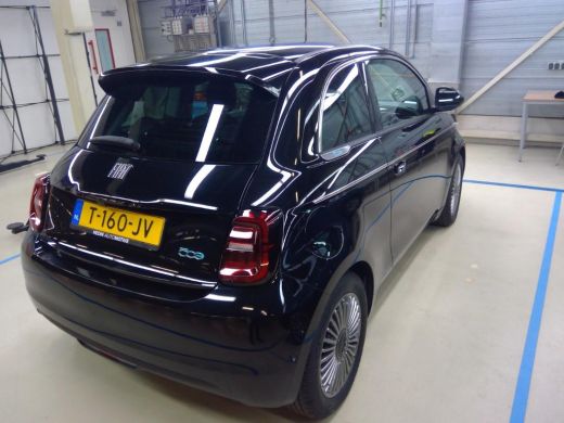 Fiat 500 42 kWh | Navigatie | Achteruitrijcamera | Dodehoekdetectie | Stoelverwarming | Climate Control | ... ActivLease financial lease