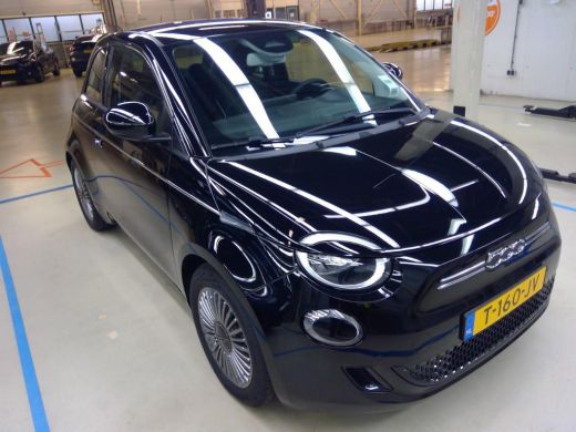 Fiat 500 42 kWh | Navigatie | Achteruitrijcamera | Dodehoekdetectie | Stoelverwarming | Climate Control | ... ActivLease financial lease