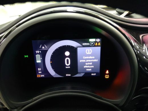 Fiat 500 42 kWh | Navigatie | Achteruitrijcamera | Dodehoekdetectie | Stoelverwarming | Climate Control | ... ActivLease financial lease