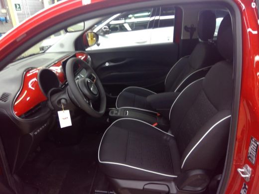 Fiat 500 Urban 42 kWh | Achteruitrijcamera | Navigatie | Stoelverwarming | Climate Control | Dodehoekdetec... ActivLease financial lease