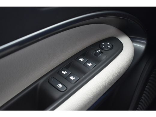 Fiat 600 1.2 Hybrid La Prima 100pk Automaat | Vol-Leder | Navigatie | Achteruitrijcamera | Stoelverwarming... ActivLease financial lease