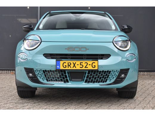 Fiat 600 1.2 Hybrid La Prima 100pk Automaat | Vol-Leder | Navigatie | Achteruitrijcamera | Stoelverwarming... ActivLease financial lease