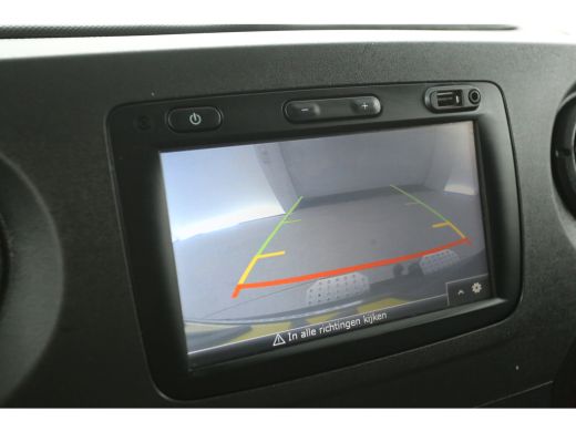 Renault Master T35 2.3 dCi L2H2 Airco Camera Cruise Navigatie PDC 3 Persoons Elektrpakket Trekhaak ActivLease financial lease