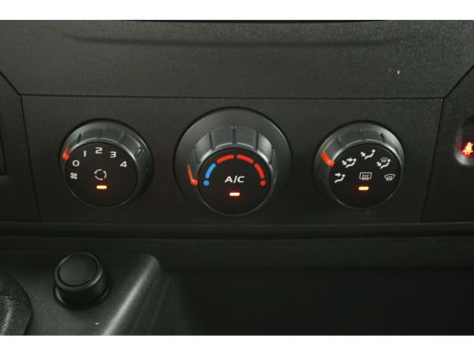 Renault Master T35 2.3 dCi L2H2 Airco Camera Cruise Navigatie PDC 3 Persoons Elektrpakket Trekhaak ActivLease financial lease