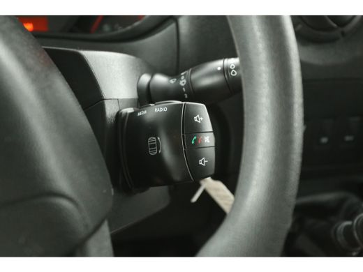 Renault Master T35 2.3 dCi L2H2 Airco Camera Cruise Navigatie PDC 3 Persoons Elektrpakket Trekhaak ActivLease financial lease