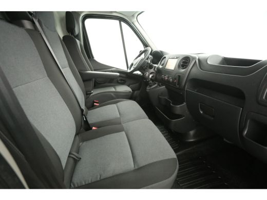 Renault Master T35 2.3 dCi L2H2 Airco Camera Cruise Navigatie PDC 3 Persoons Elektrpakket Trekhaak ActivLease financial lease