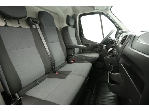 Renault Master T35 2.3 dCi L2H2 Airco Camera Cruise Navigatie PDC 3 Persoons Elektrpakket Trekhaak ActivLease financial lease