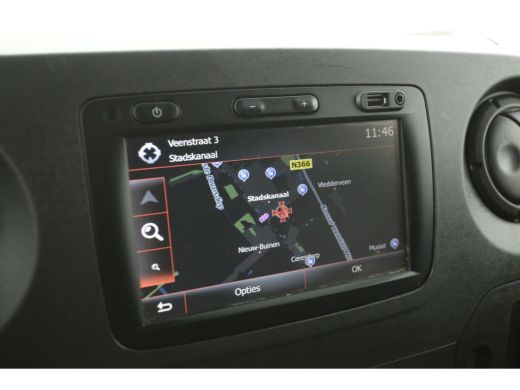 Renault Master T35 2.3 dCi L3H2 146PK Airco Cruise Navigatie PDC 3 Persoons Imperiaal Trekhaak ActivLease financial lease