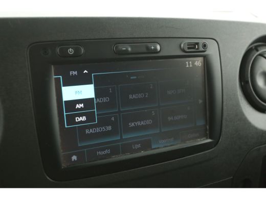 Renault Master T35 2.3 dCi L3H2 146PK Airco Cruise Navigatie PDC 3 Persoons Imperiaal Trekhaak ActivLease financial lease