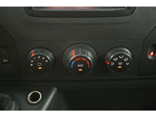 Renault Master T35 2.3 dCi L3H2 146PK Airco Cruise Navigatie PDC 3 Persoons Imperiaal Trekhaak ActivLease financial lease