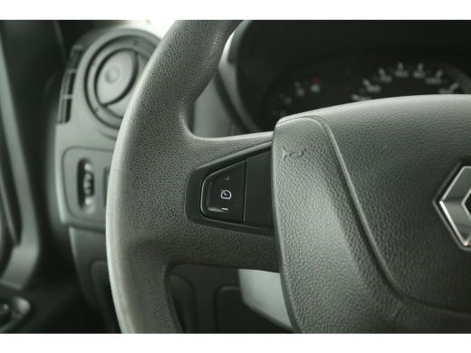 Renault Master T35 2.3 dCi L3H2 146PK Airco Cruise Navigatie PDC 3 Persoons Imperiaal Trekhaak ActivLease financial lease