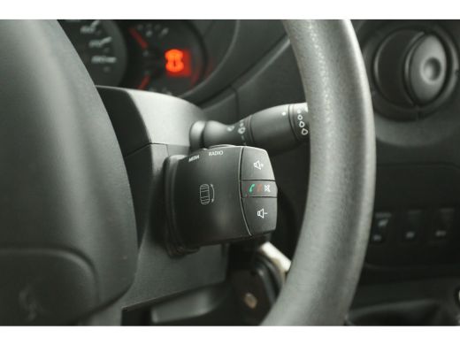 Renault Master T35 2.3 dCi L3H2 146PK Airco Cruise Navigatie PDC 3 Persoons Imperiaal Trekhaak ActivLease financial lease