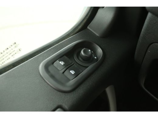 Renault Master T35 2.3 dCi L3H2 146PK Airco Cruise Navigatie PDC 3 Persoons Imperiaal Trekhaak ActivLease financial lease