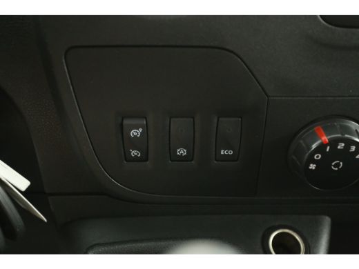 Renault Master T35 2.3 dCi L3H2 146PK Airco Cruise Navigatie PDC 3 Persoons Imperiaal Trekhaak ActivLease financial lease
