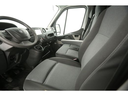 Renault Master T35 2.3 dCi L3H2 146PK Airco Cruise Navigatie PDC 3 Persoons Imperiaal Trekhaak ActivLease financial lease