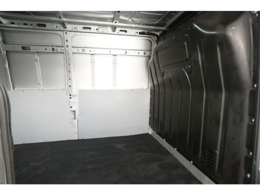 Renault Master T35 2.3 dCi L3H2 146PK Airco Cruise Navigatie PDC 3 Persoons Imperiaal Trekhaak ActivLease financial lease