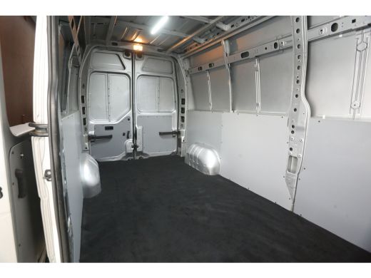 Renault Master T35 2.3 dCi L3H2 146PK Airco Cruise Navigatie PDC 3 Persoons Imperiaal Trekhaak ActivLease financial lease