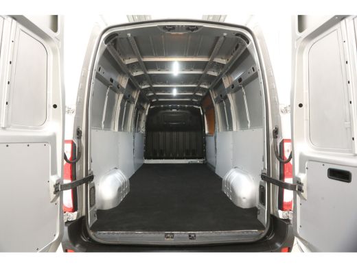 Renault Master T35 2.3 dCi L3H2 146PK Airco Cruise Navigatie PDC 3 Persoons Imperiaal Trekhaak ActivLease financial lease