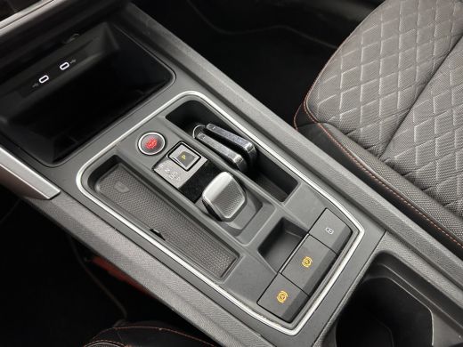Seat Leon 1.5 eTSI FR Launch Edition Aut. *FULL-LED | DIGI-COCKPIT | NAVI-FULLMAP | SPORT-SEATS | HEATED-SE... ActivLease financial lease