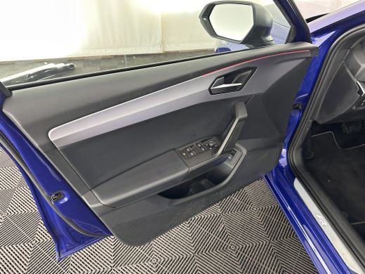 Seat Leon 1.5 eTSI FR Launch Edition Aut. *FULL-LED | DIGI-COCKPIT | NAVI-FULLMAP | SPORT-SEATS | HEATED-SE... ActivLease financial lease