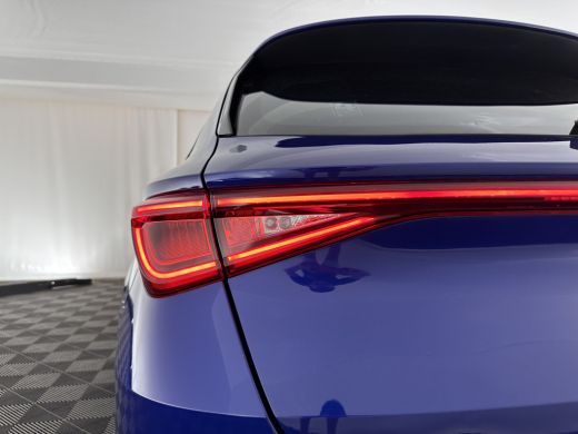 Seat Leon 1.5 eTSI FR Launch Edition Aut. *FULL-LED | DIGI-COCKPIT | NAVI-FULLMAP | SPORT-SEATS | HEATED-SE... ActivLease financial lease