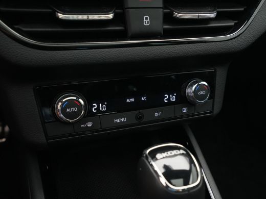 Skoda Kamiq 1.0 TSI 110pk DSG Sport Business Panorama dak 18"lm velgen Keyless Camera Clima ActivLease financial lease
