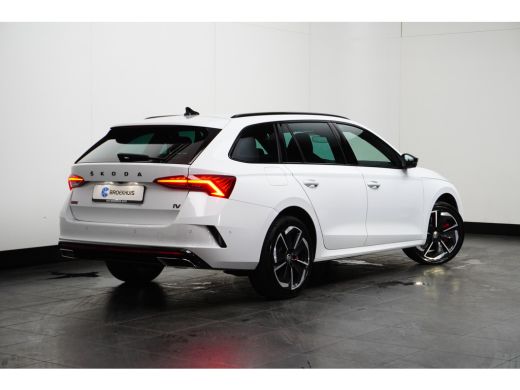 Skoda Octavia Combi 1.4 TSI RS iV PHEV 245PK Business TREKHAAK | NAVIGATIE | CAMERA | ELEKTR. A. KLEP | VERLENG... ActivLease financial lease