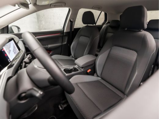 Volkswagen Golf 1.5 TSI Sportline 150Pk (APPLE CARPLAY, GROOT NAVI, STUUR/STOELVERWARMING, SFEERVERLICHTING, SPOR... ActivLease financial lease