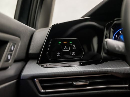 Volkswagen Golf 1.5 TSI Sportline 150Pk (APPLE CARPLAY, GROOT NAVI, STUUR/STOELVERWARMING, SFEERVERLICHTING, SPOR... ActivLease financial lease