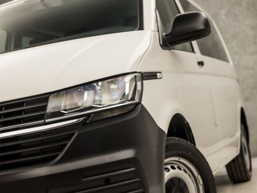 Volkswagen Transporter 2.0 TDI L1H1 Comfortline 9 Persoons (APPLE CARPLAY, TREKHAAK, PARKEERSENSOREN, GETINT GLAS, ELEK ... ActivLease financial lease