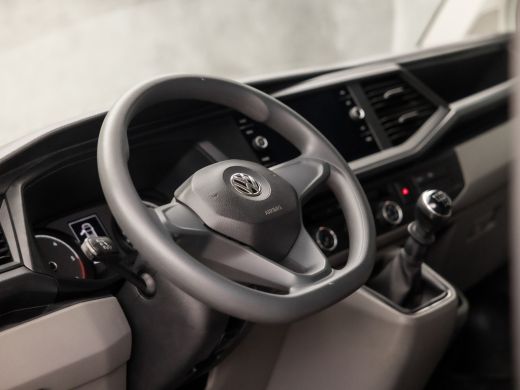 Volkswagen Transporter 2.0 TDI L1H1 Comfortline 9 Persoons (APPLE CARPLAY, TREKHAAK, PARKEERSENSOREN, GETINT GLAS, ELEK ... ActivLease financial lease