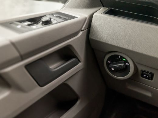 Volkswagen Transporter 2.0 TDI L1H1 Comfortline 9 Persoons (APPLE CARPLAY, TREKHAAK, PARKEERSENSOREN, GETINT GLAS, ELEK ... ActivLease financial lease