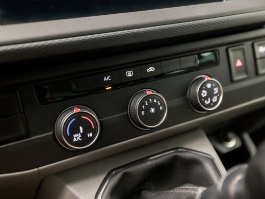 Volkswagen Transporter 2.0 TDI L1H1 Comfortline 9 Persoons (APPLE CARPLAY, TREKHAAK, PARKEERSENSOREN, GETINT GLAS, ELEK ... ActivLease financial lease