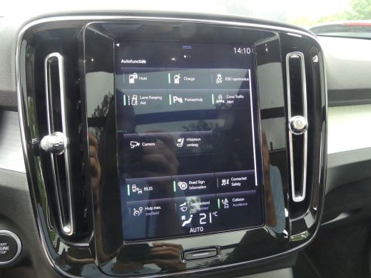 Volvo  XC40 1.5 T5 Twin Engine Momentum Pro | TREKHAAK | PANORAMADAK | DODEHOEKDETECTIE | CAMERA | ActivLease financial lease