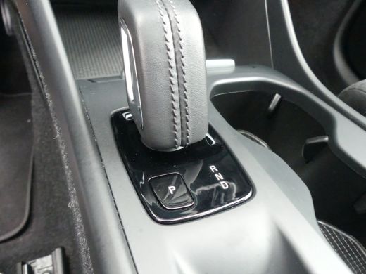 Volvo  XC40 1.5 T5 Twin Engine Momentum Pro | TREKHAAK | PANORAMADAK | DODEHOEKDETECTIE | CAMERA | ActivLease financial lease
