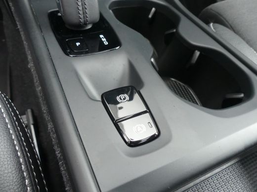 Volvo  XC40 1.5 T5 Twin Engine Momentum Pro | TREKHAAK | PANORAMADAK | DODEHOEKDETECTIE | CAMERA | ActivLease financial lease