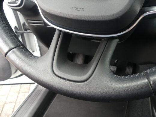 Volvo  XC40 1.5 T5 Twin Engine Momentum Pro | TREKHAAK | PANORAMADAK | DODEHOEKDETECTIE | CAMERA | ActivLease financial lease