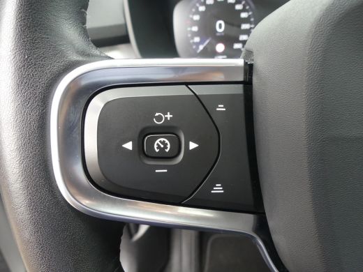 Volvo  XC40 1.5 T5 Twin Engine Momentum Pro | TREKHAAK | PANORAMADAK | DODEHOEKDETECTIE | CAMERA | ActivLease financial lease