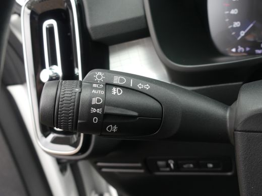 Volvo  XC40 1.5 T5 Twin Engine Momentum Pro | TREKHAAK | PANORAMADAK | DODEHOEKDETECTIE | CAMERA | ActivLease financial lease