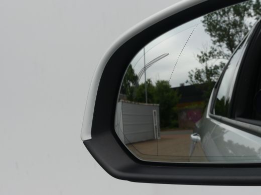 Volvo  XC40 1.5 T5 Twin Engine Momentum Pro | TREKHAAK | PANORAMADAK | DODEHOEKDETECTIE | CAMERA | ActivLease financial lease