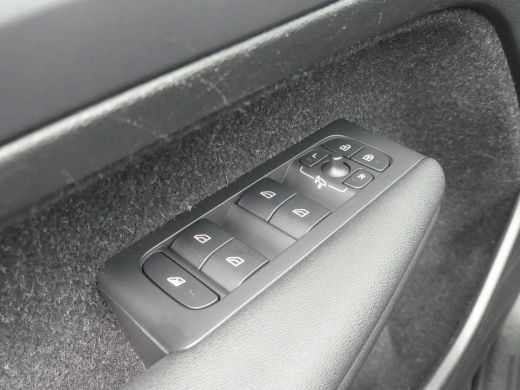 Volvo  XC40 1.5 T5 Twin Engine Momentum Pro | TREKHAAK | PANORAMADAK | DODEHOEKDETECTIE | CAMERA | ActivLease financial lease